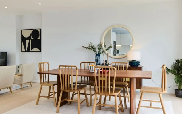 The Brondesbury Hideaway - Stylish 3bdr Flat With Balcony Parking