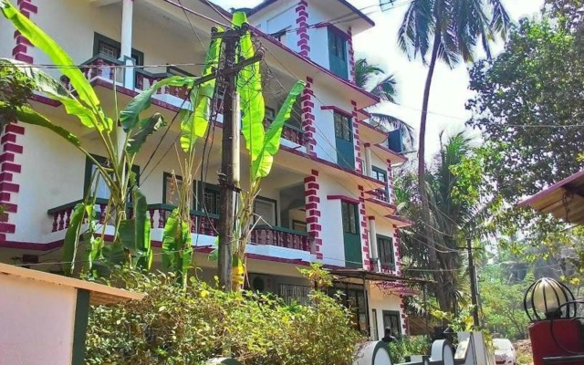 OYO 19831 Crystal Holiday Homes