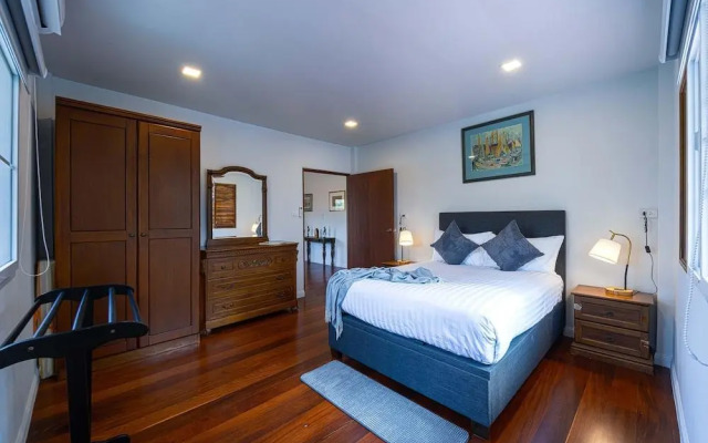 5 Bedroom Pool Villa In City Center- Bv1