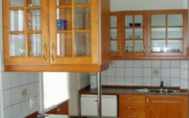Ascot Hotel & Apartments