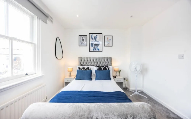 Morden 2-bed House in Canary Wharf London