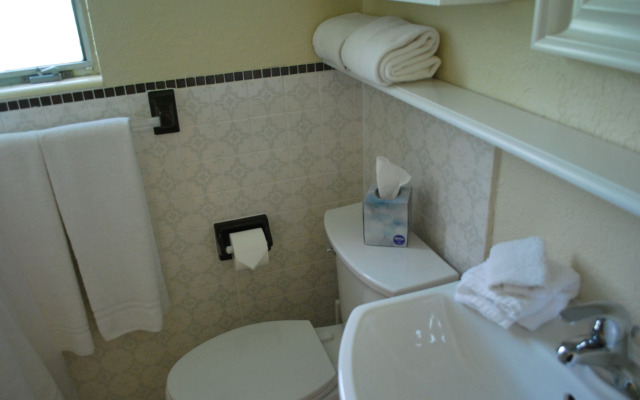 Mar Bay Motel &Suites