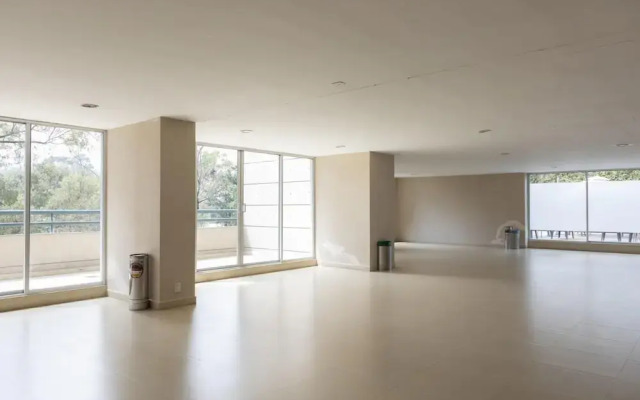 Spacious Apartment Near Hospitals Universities Malls and Park