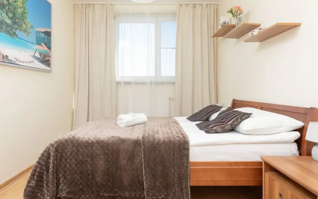 Belgradzka Apartment Warsaw by Renters