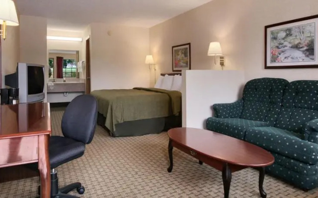 Travelodge Inn and Suites Fayetteville