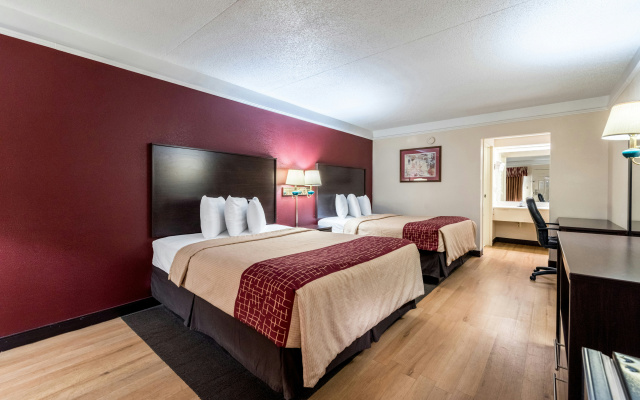 Red Roof Inn & Suites Clinton, TN