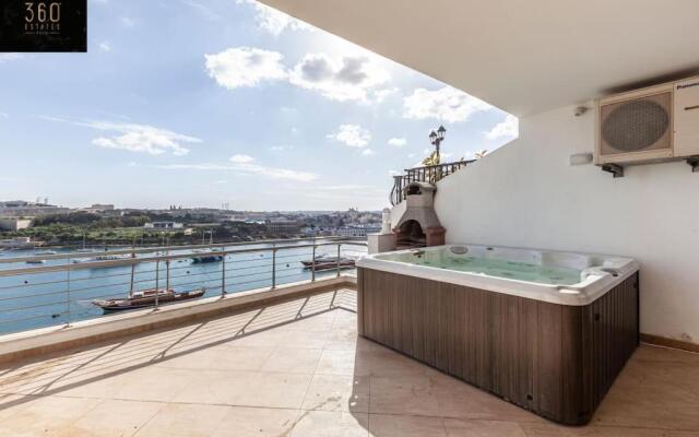 Luxury APT with HOT TUB & BBQ with Valletta views by 360 Estates