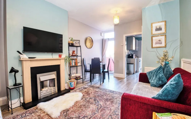 Beach, Dreamland, Restaurants Nearby- Sunny Garden