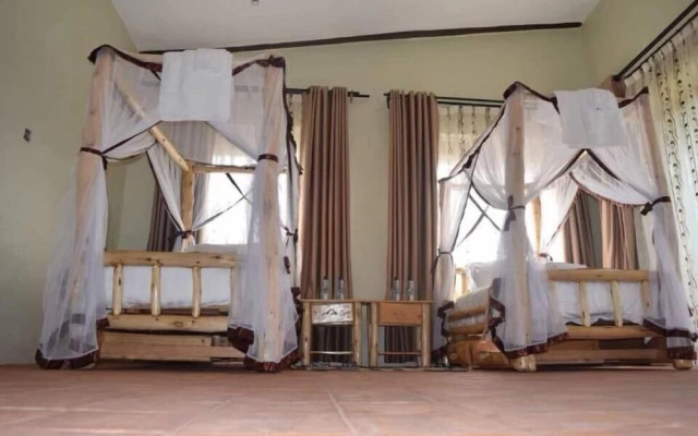 Summit Safari Lodge