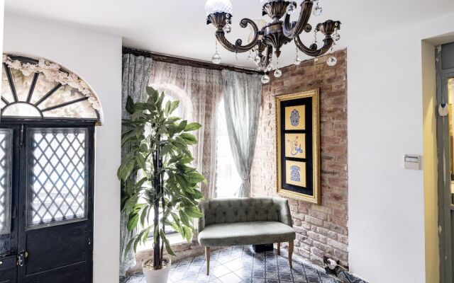 The Red Tent Suite 88