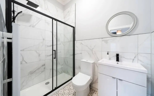 Lochside Apartment C
