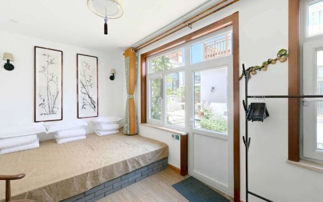 GuBei Water Town Revolution Hotel