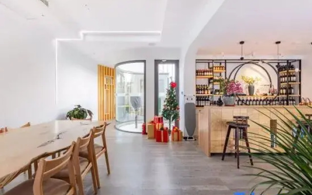 A touch of sunshine Inn