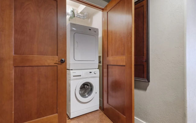 Luxury 3-Br Penthouse | INDOOR Pool & Hot Tub | Pool Table | 2 Decks + Mtn Views