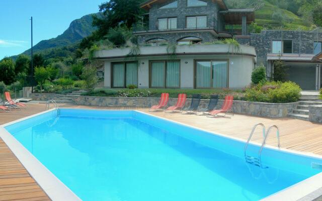 Sumptuous and panoramic Lake Como villa.