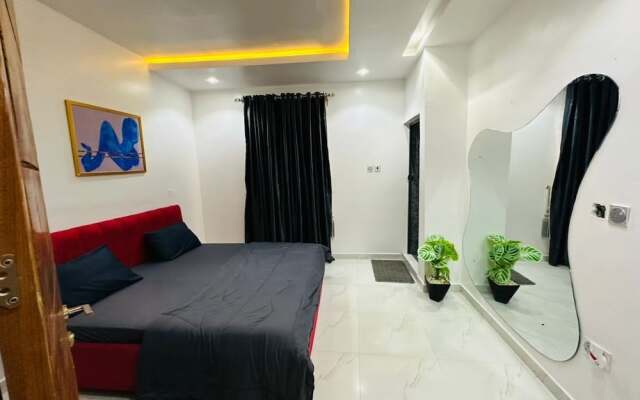 Mini Flat with Starlink Internet & Pool