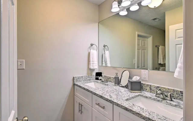 Downtown Southern Pines Townhome With Deck!