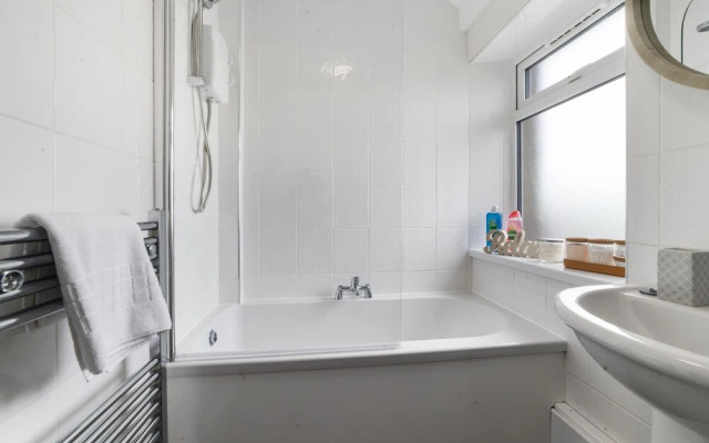 Village Cwtch Whitchurch Apartment