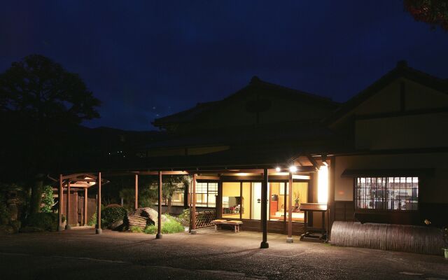 Yugawara Spa Ryokan Ashikari
