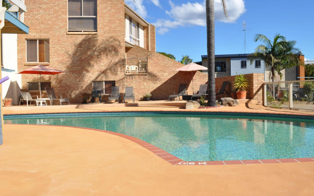 Black Dolphin Motel & Apartments