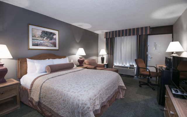 Rodeway Inn & Suites and Conference Center