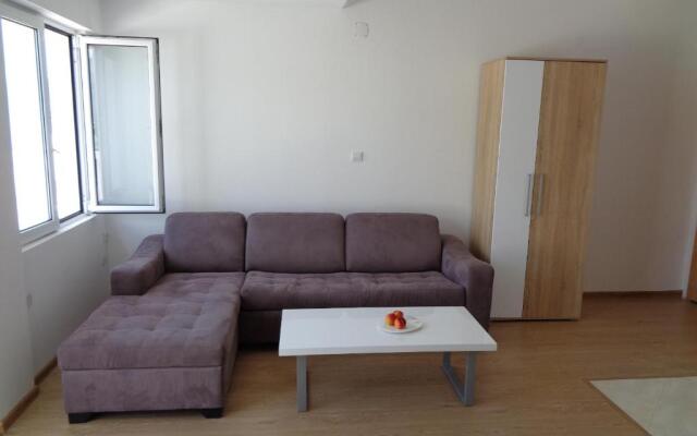 Larissa Sunrise Apartment