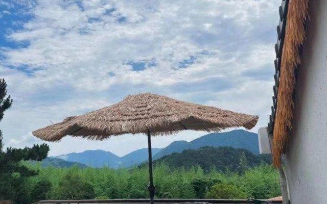 Yueguo Shanqiu Hostel