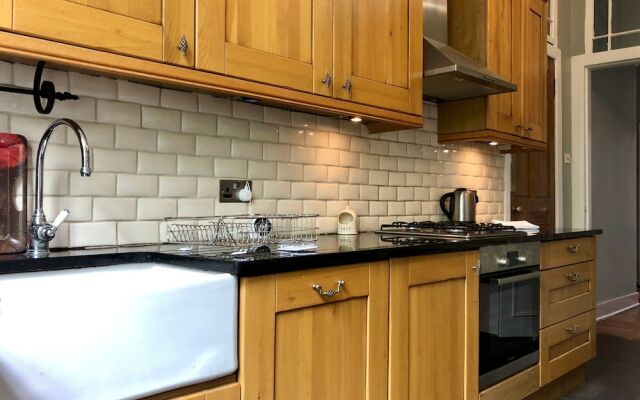 4 Bedroom Georgian Flat In New Town
