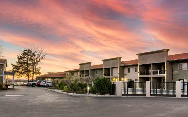 Best Western Plus Lake Front Hotel