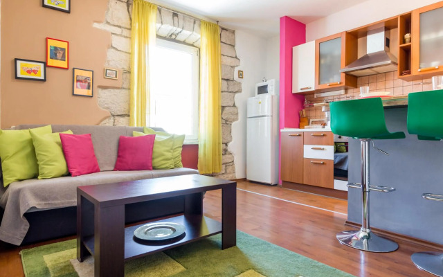 Top Center Apartment