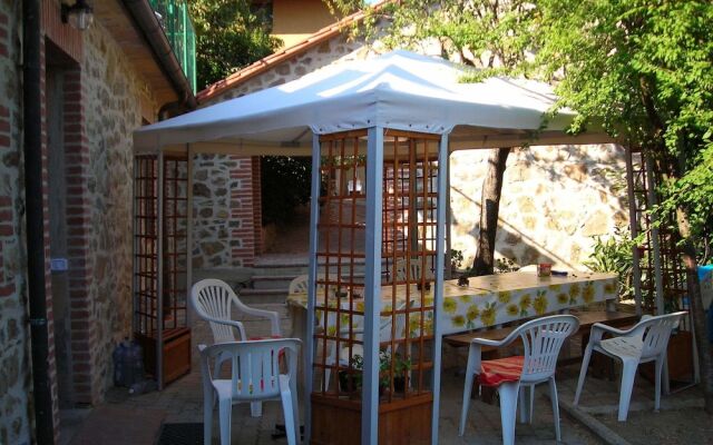 Provincial Holiday Home in Pacaino Umbria with Pool