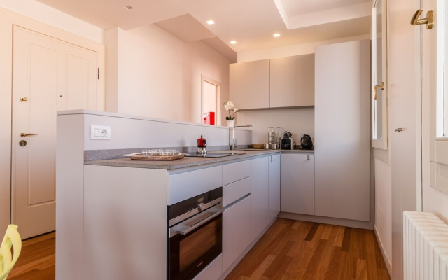 20 Windows on Venice