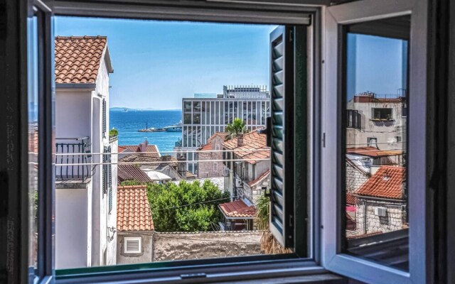 Beautiful Home in Split With Wifi and 4 Bedrooms