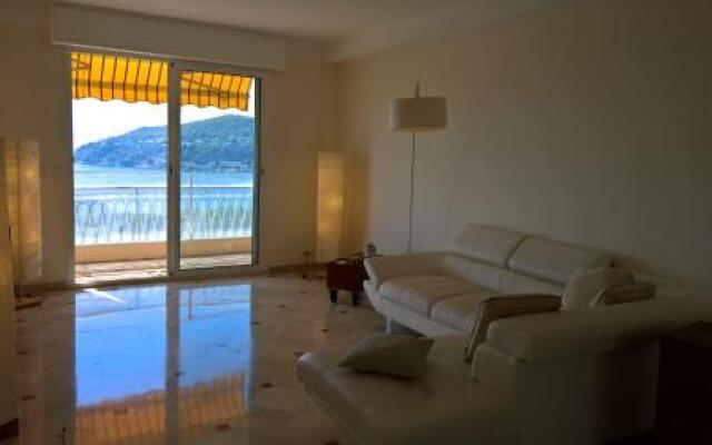 Stunning flat overlooking Villefranche Bay