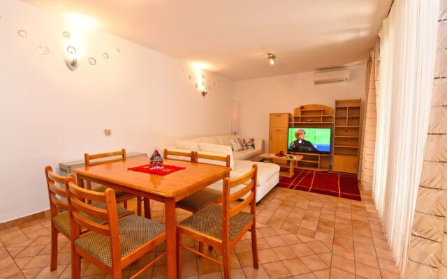 Apartment 1562