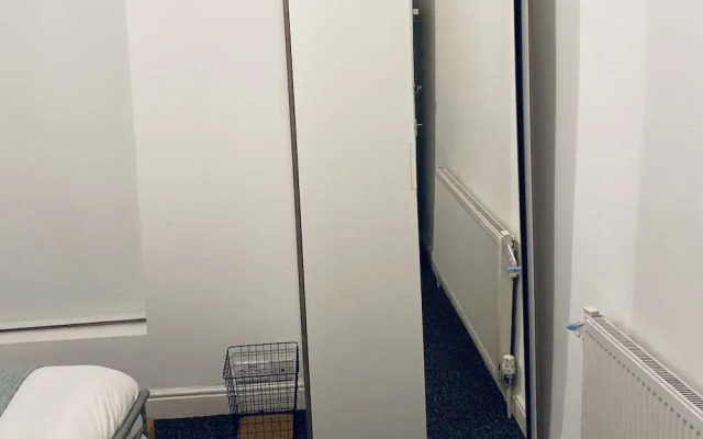 Large 4 Bedroom Home - City Centre