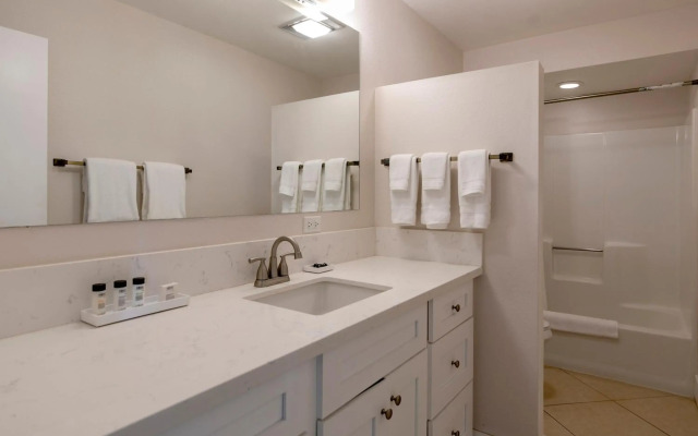 La Jolla Cove Suites