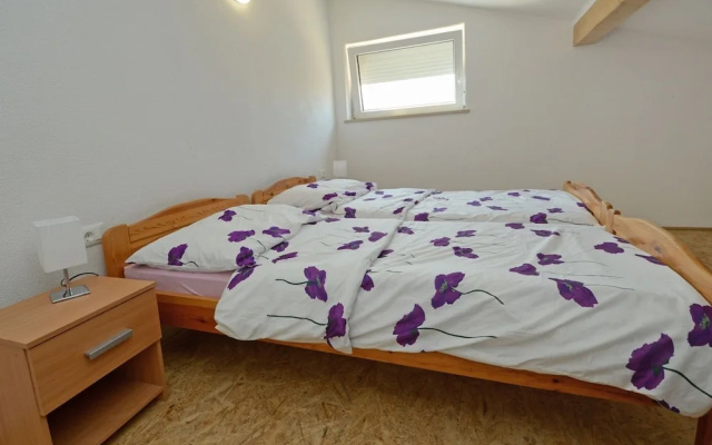 Apartment for up to 5 Persons Near Porec With Shared Pool - Apartment in Porec - Photo 3