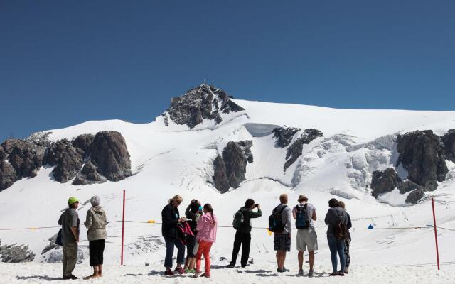 Just 30m from the ski lifts