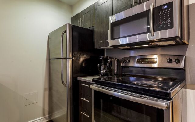 Modern 4BR in Milton Park