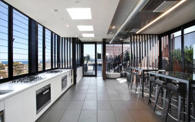 Luxury 3 Bedroom Penthouse With Bay and City View