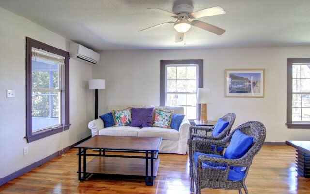 Quiet Sea Point Cottage by Redawning