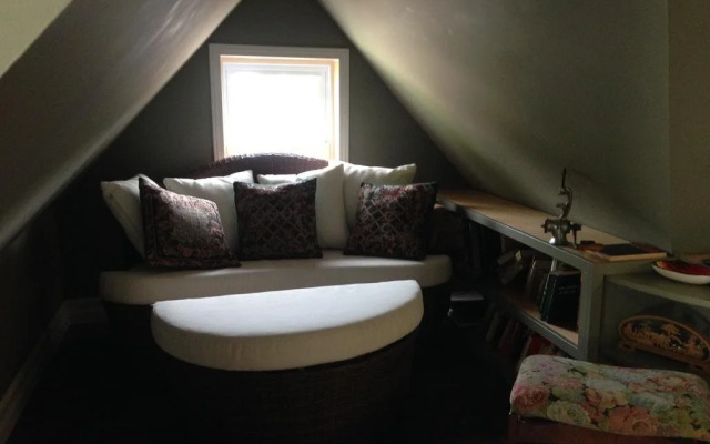 Bondy House Bed & Breakfast