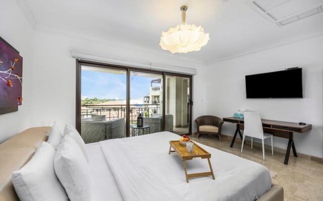 2BR 2BA Condo GYM Pool BBQ
