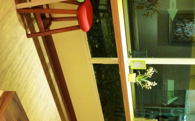 Tavern L Hostel