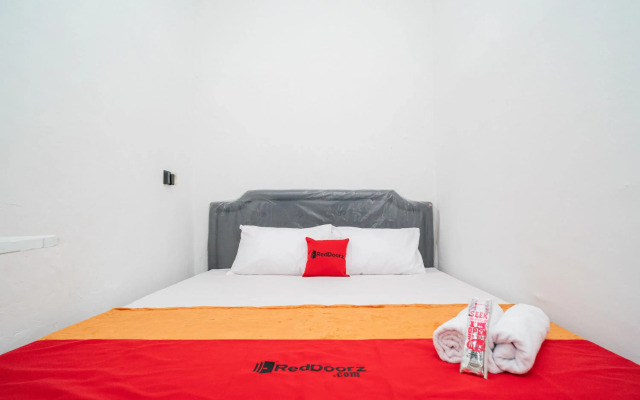 RedDoorz @ Aralia Harapan Indah