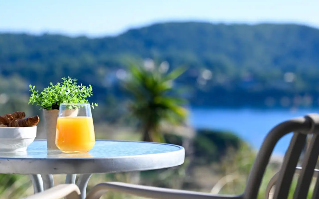 Petra Nera Skiathos
