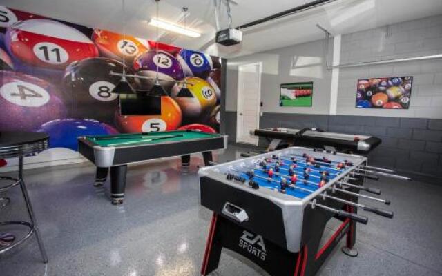 Eight Bedrooms with Pool & Spa 481