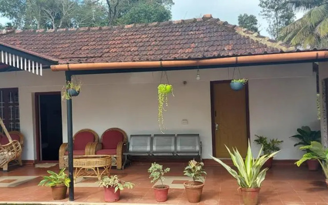 Family Estate Stay Near Murnad