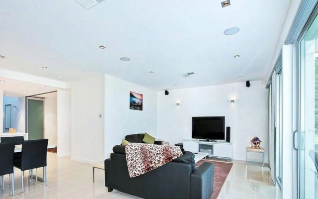 Breeze Beachfront Apartments